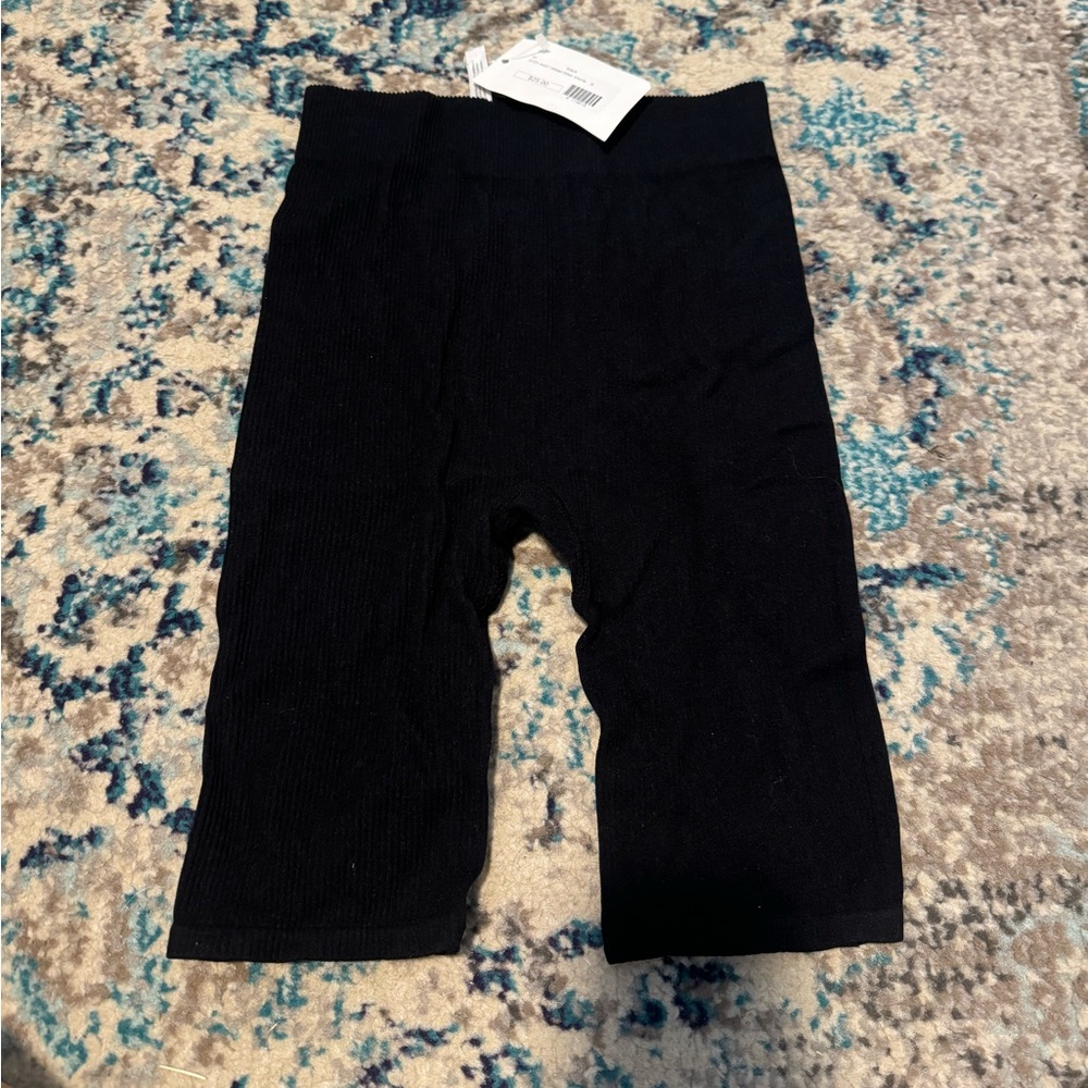 🦋 NWTs Black ripped biker shorts